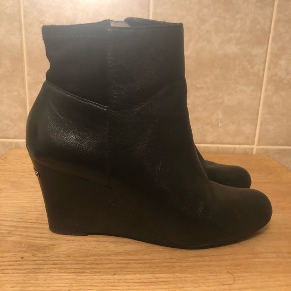 Micheal Kors bootie - Picture 2 of 3